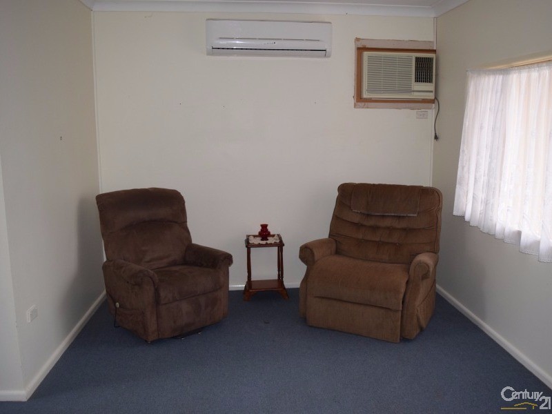 8 Hinkler Street, Tullamore NSW 2874