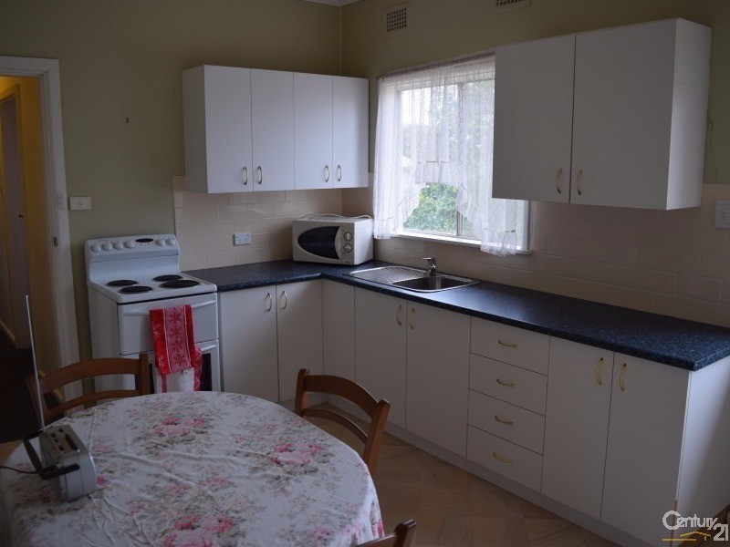 8 Hinkler Street, Tullamore NSW 2874