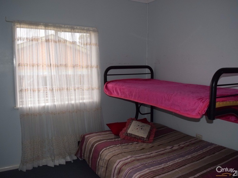 8 Hinkler Street, Tullamore NSW 2874