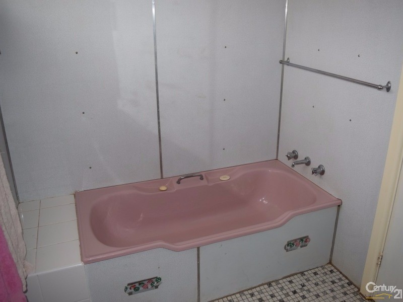 8 Hinkler Street, Tullamore NSW 2874