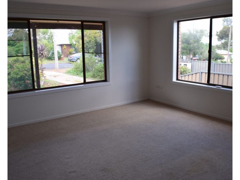 12 Dalley Street, Parkes NSW 2870