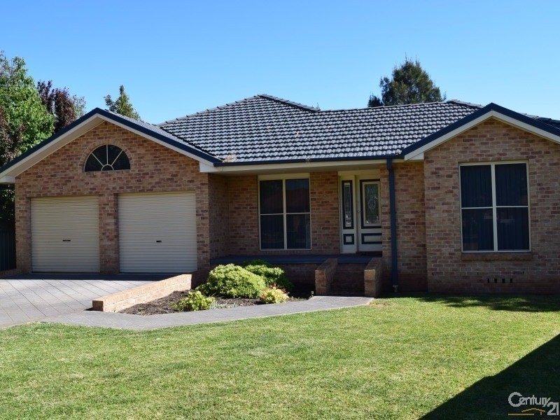 8 Arana Place, Parkes NSW 2870