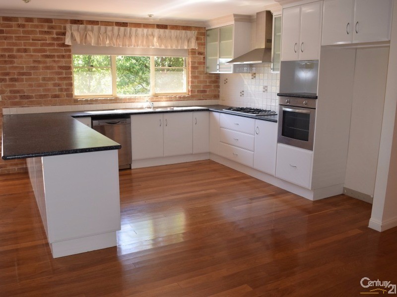 8 Arana Place, Parkes NSW 2870