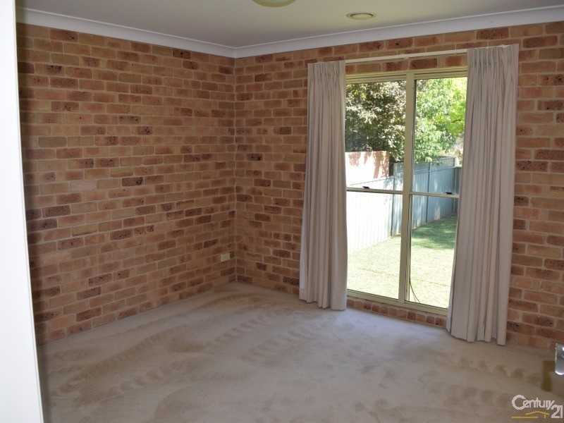 8 Arana Place, Parkes NSW 2870