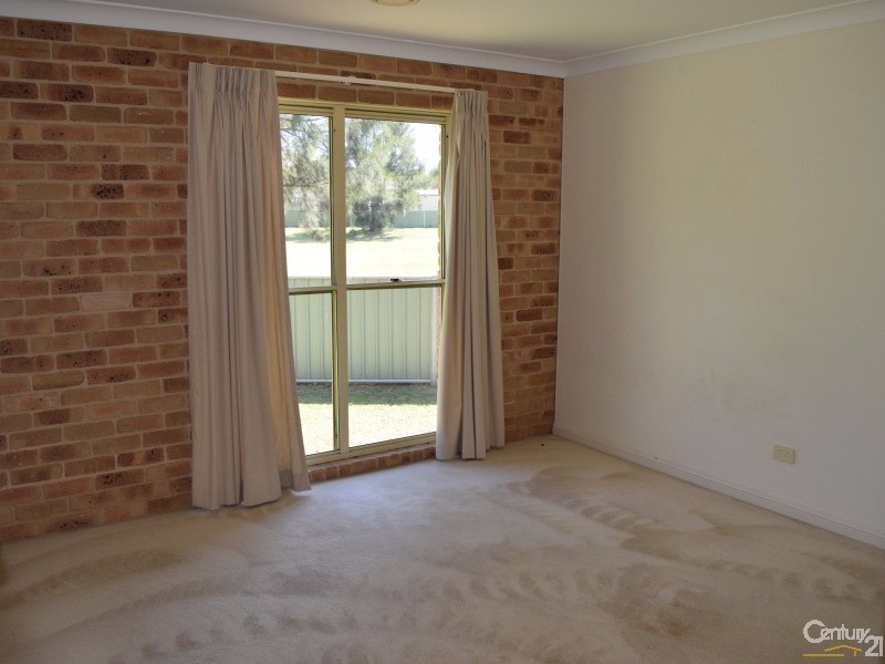 8 Arana Place, Parkes NSW 2870