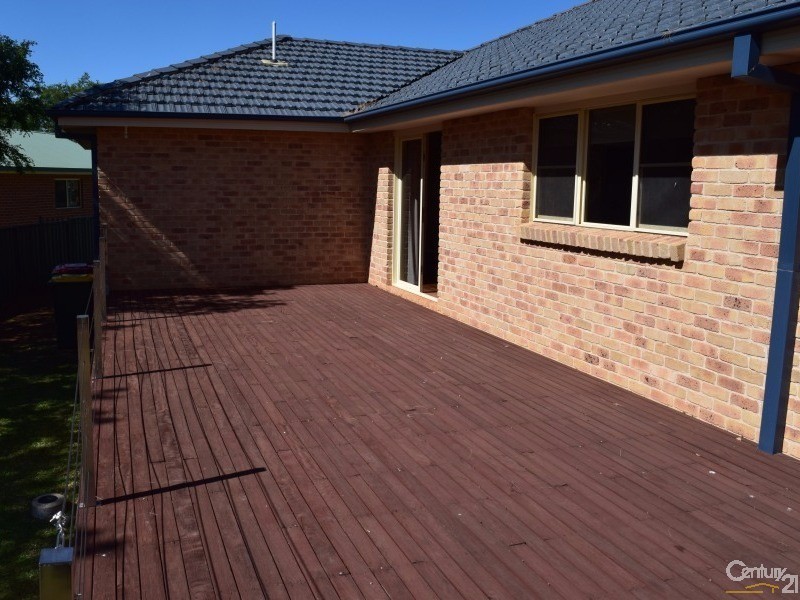 8 Arana Place, Parkes NSW 2870