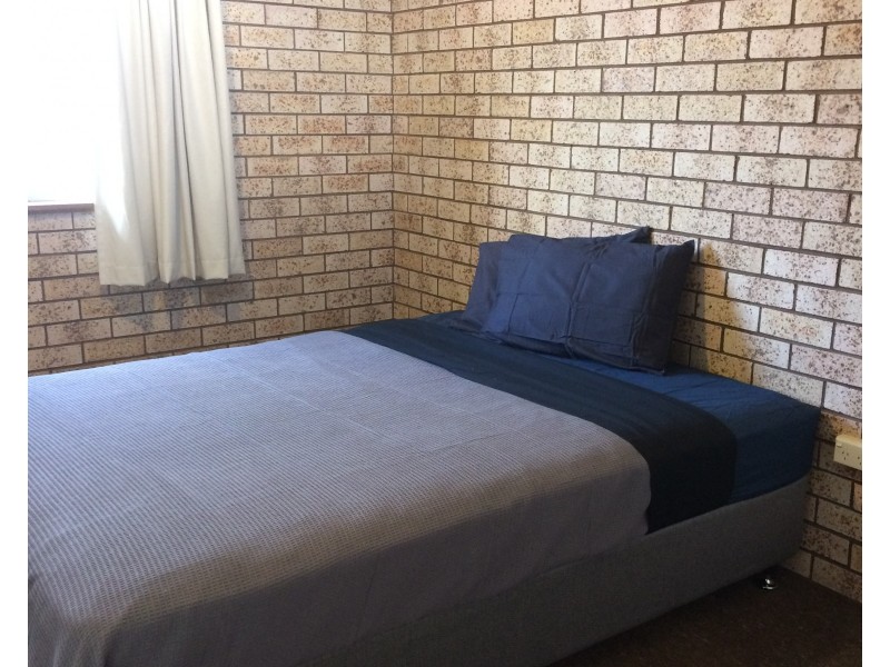 2/11 Albert Street, Parkes NSW 2870