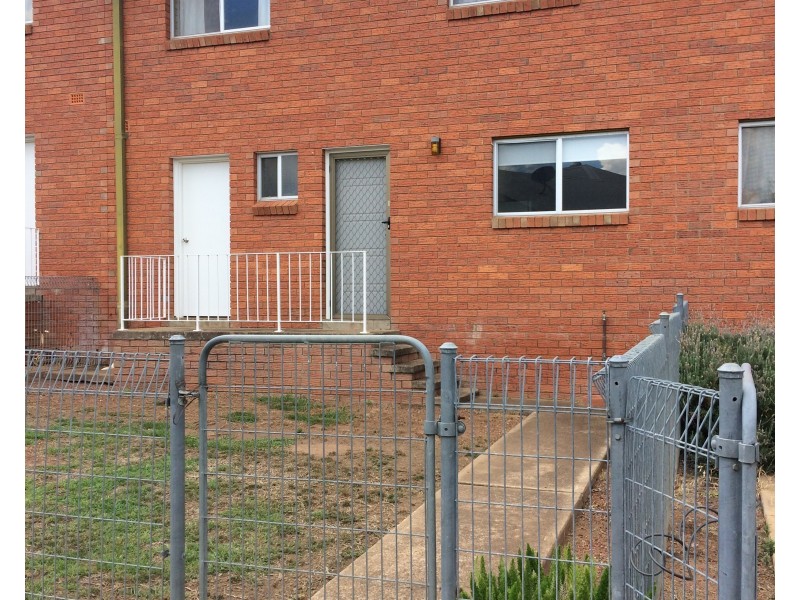 2/11 Albert Street, Parkes NSW 2870