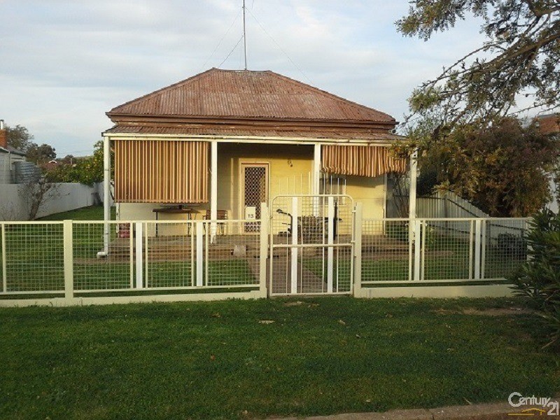 13 Talbot Street, Parkes NSW 2870