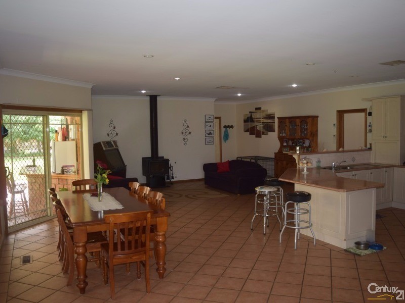 6 Coolabah Drive, Parkes NSW 2870