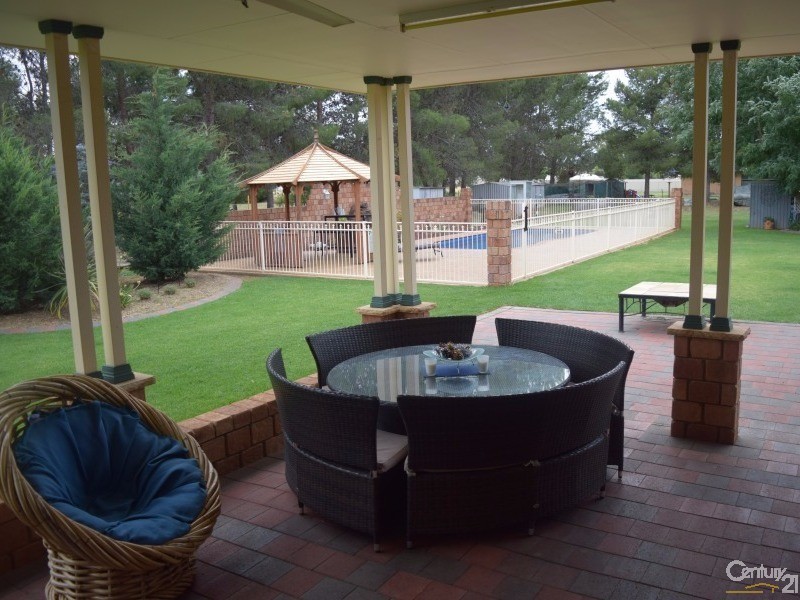 6 Coolabah Drive, Parkes NSW 2870