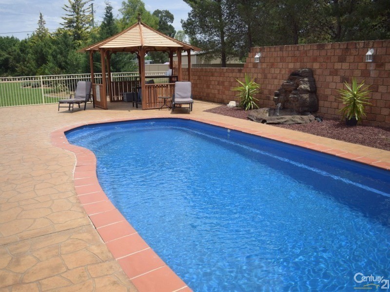 6 Coolabah Drive, Parkes NSW 2870