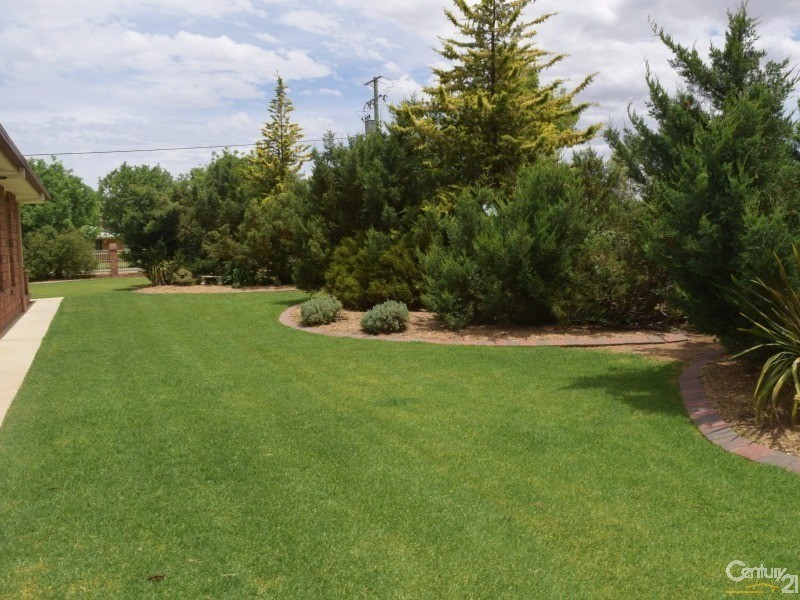 6 Coolabah Drive, Parkes NSW 2870