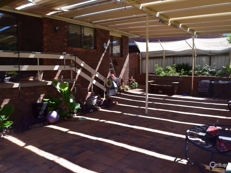 28 Evans Parade, Parkes NSW 2870