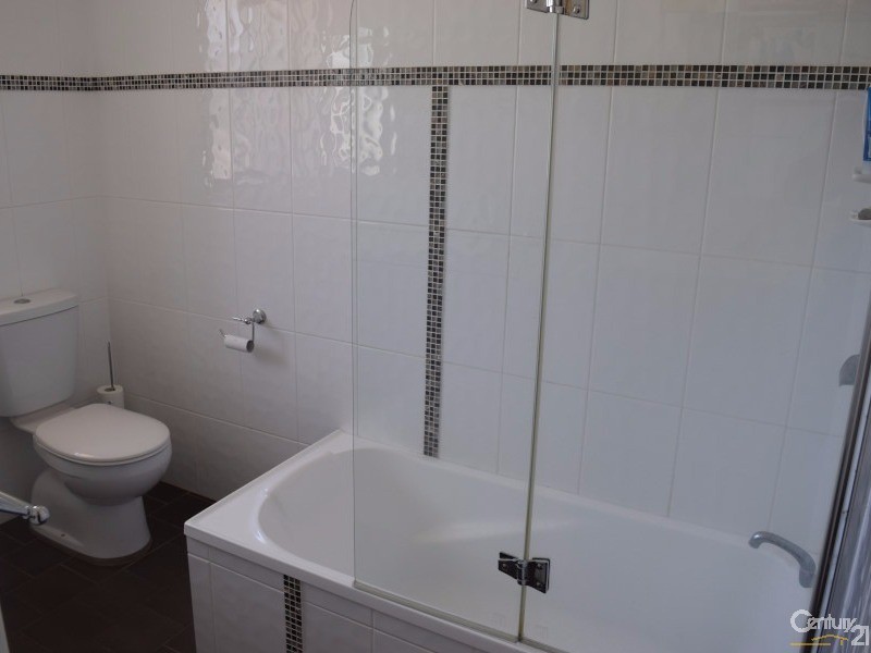 28 Evans Parade, Parkes NSW 2870