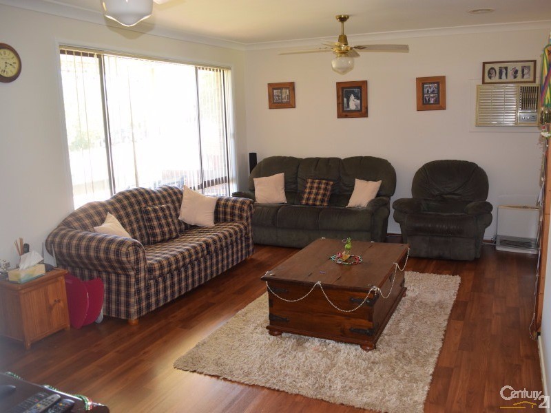 28 Evans Parade, Parkes NSW 2870