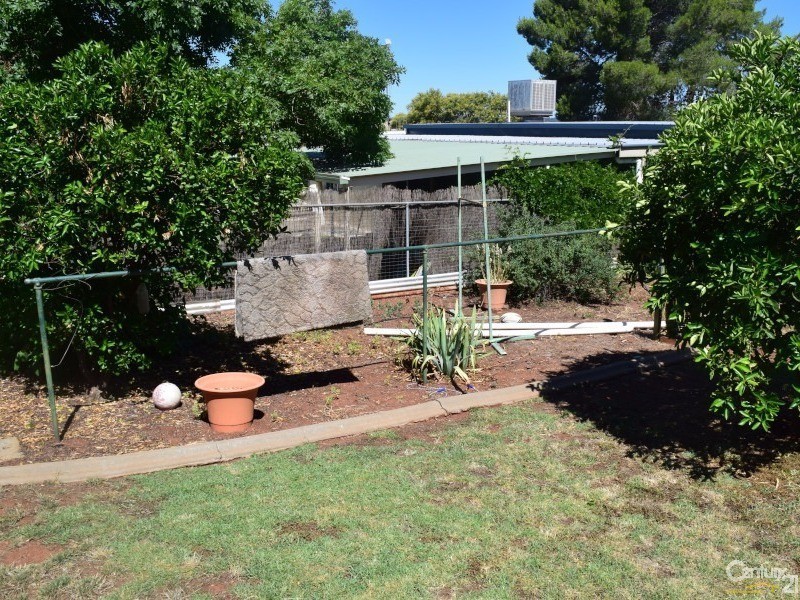 28 Evans Parade, Parkes NSW 2870