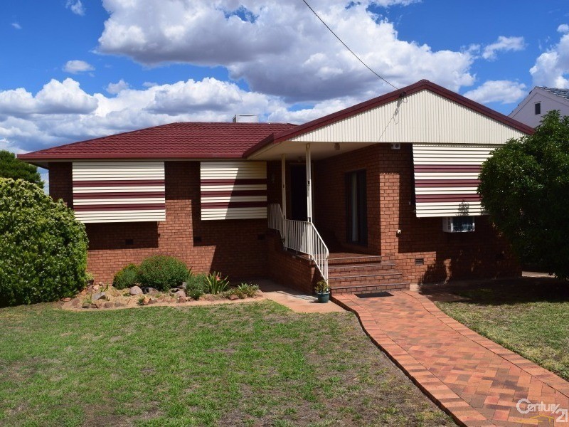 9 Middleton Street, Parkes NSW 2870