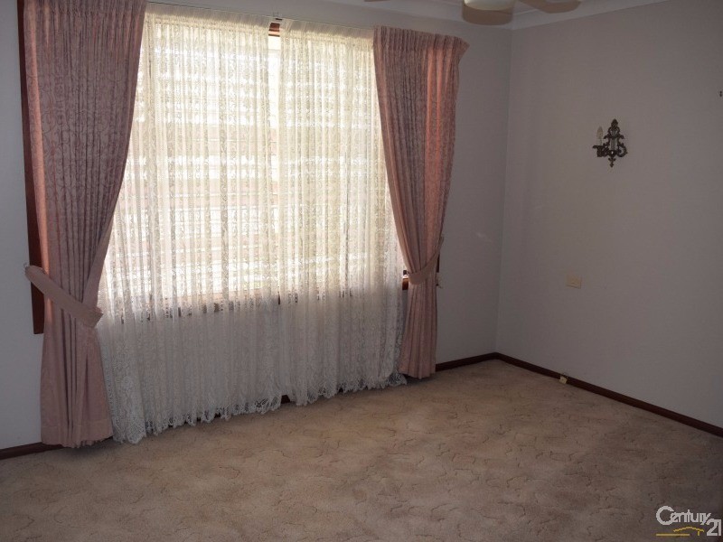 9 Middleton Street, Parkes NSW 2870