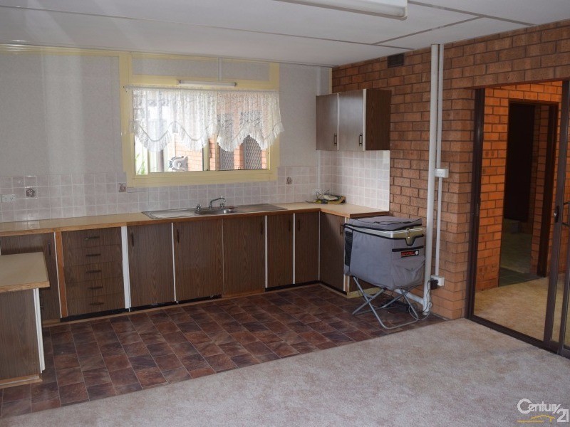 9 Middleton Street, Parkes NSW 2870
