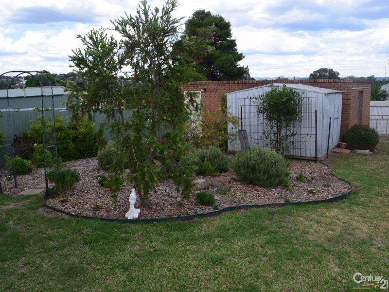 9 Middleton Street, Parkes NSW 2870