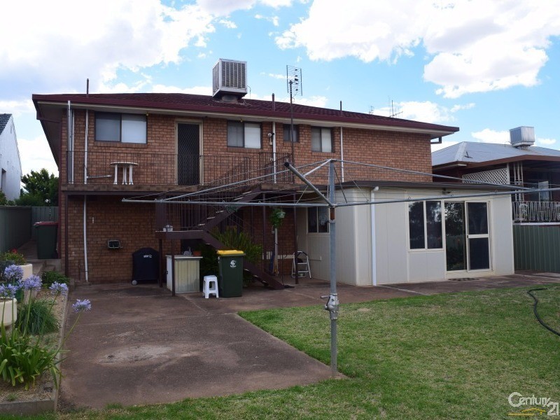 9 Middleton Street, Parkes NSW 2870