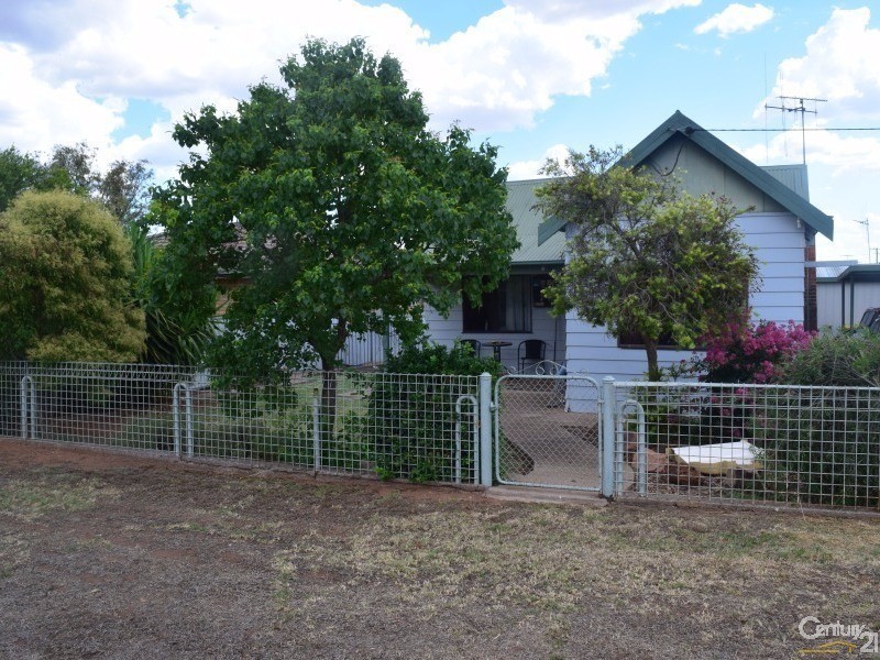 85 Victoria Street, Parkes NSW 2870