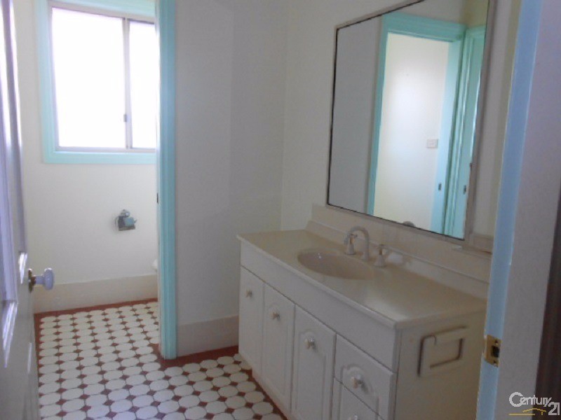 68 Best Street, Parkes NSW 2870