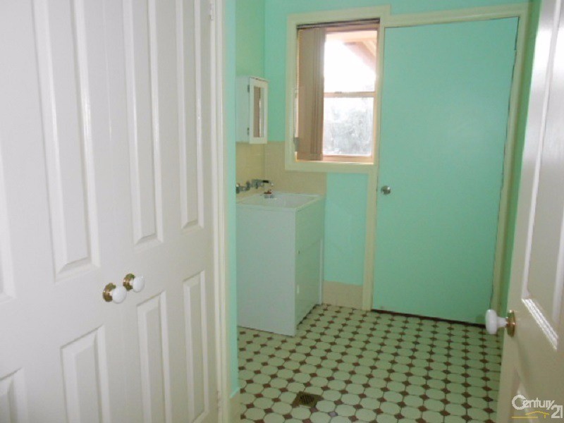 68 Best Street, Parkes NSW 2870