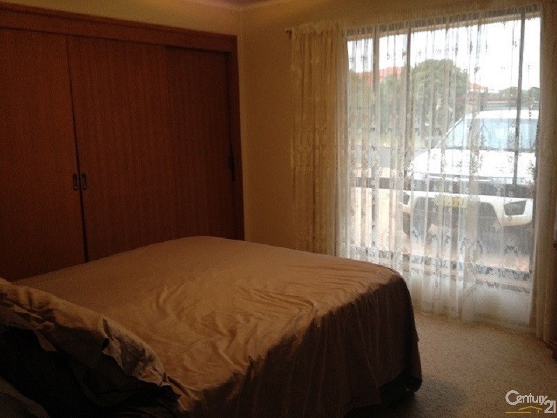 6 Basil Ave, Parkes NSW 2870