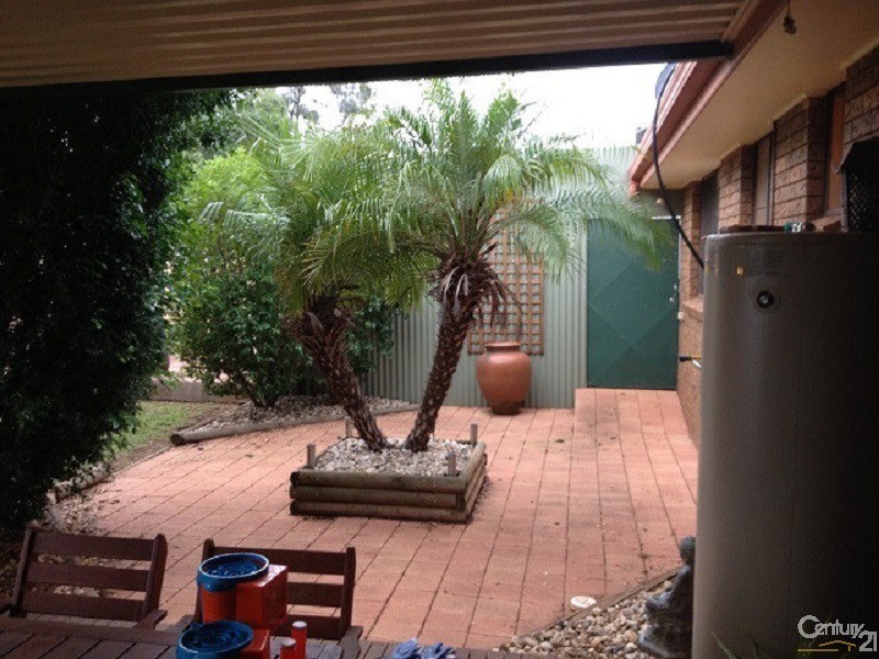 6 Basil Ave, Parkes NSW 2870