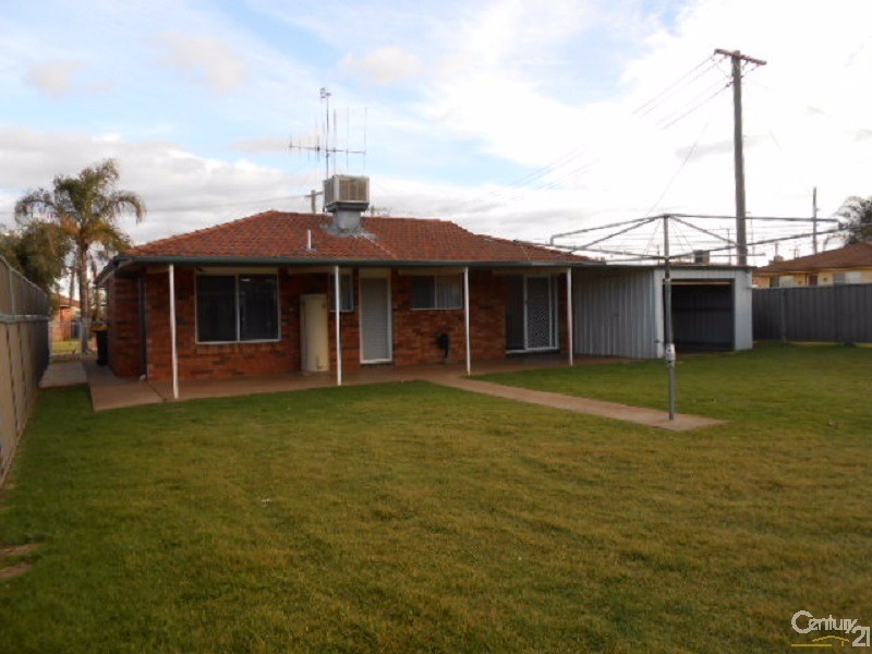 2 Guillan Place, Parkes NSW 2870