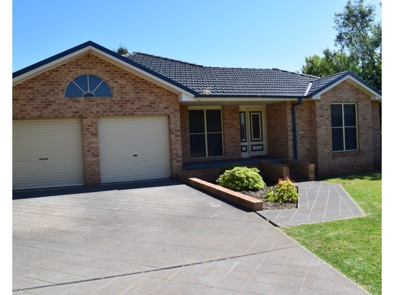 8 Arana Place, Parkes NSW 2870