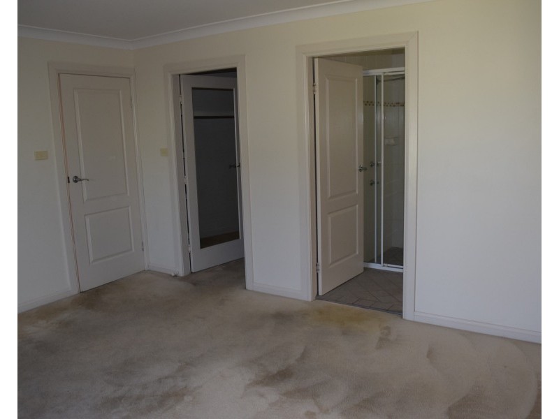 8 Arana Place, Parkes NSW 2870