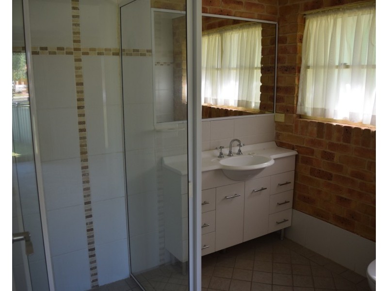 8 Arana Place, Parkes NSW 2870