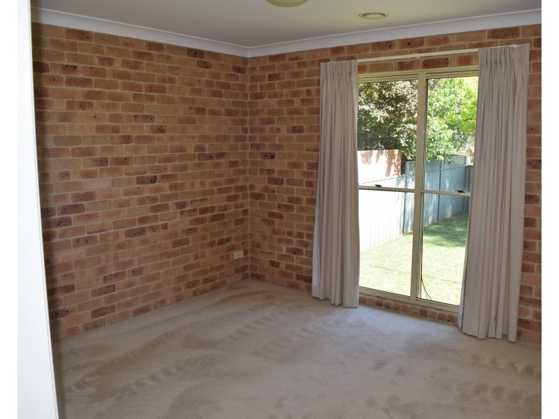 8 Arana Place, Parkes NSW 2870
