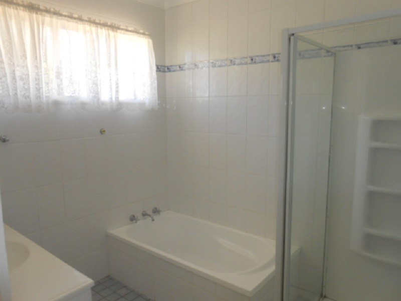 10  Moor Street, Parkes NSW 2870
