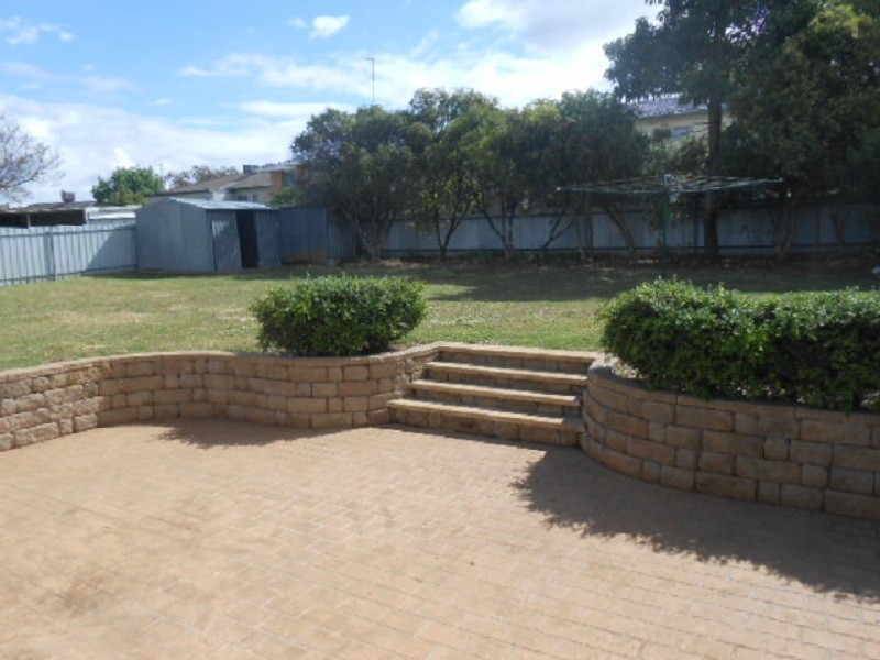 10  Moor Street, Parkes NSW 2870