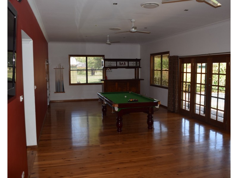 13 Pine Road, Parkes NSW 2870