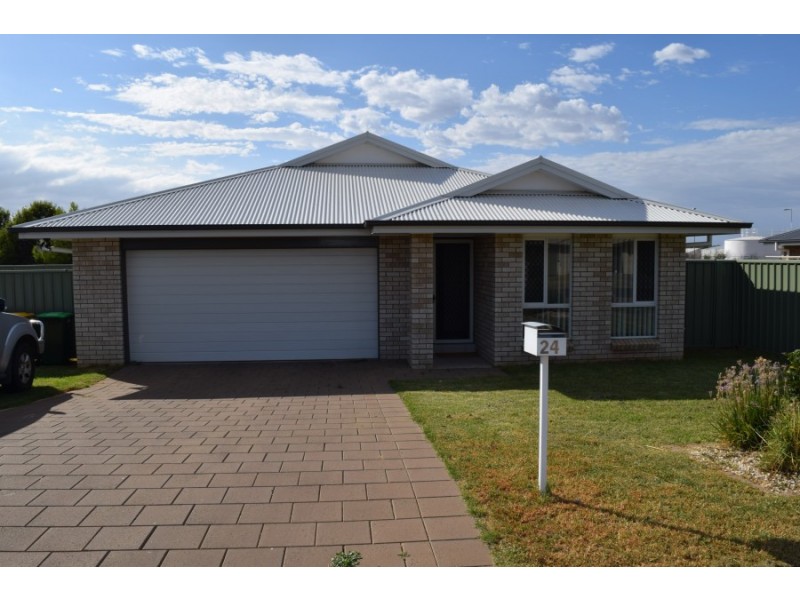 24 Warragrah Place, Parkes NSW 2870