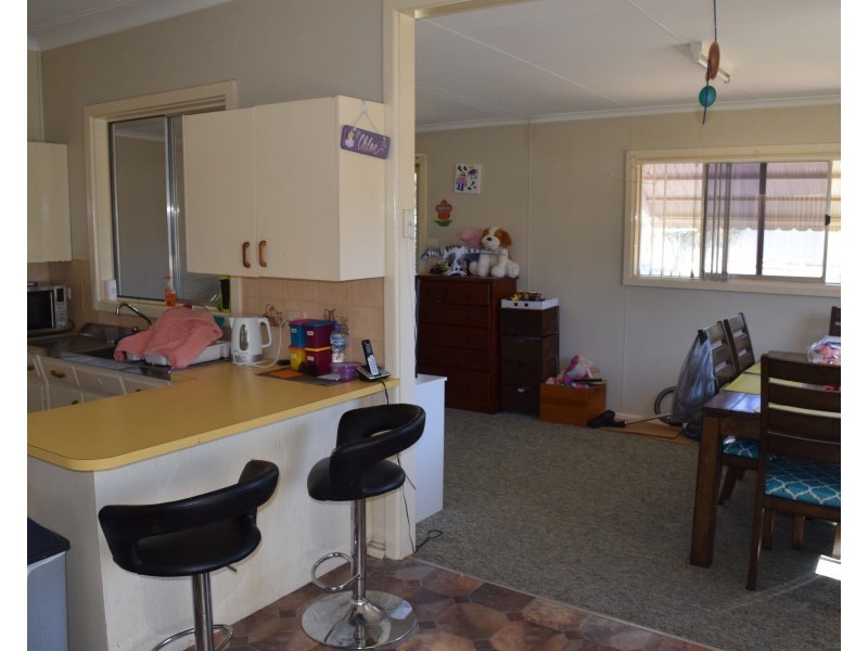 20 Middleton Street, Parkes NSW 2870