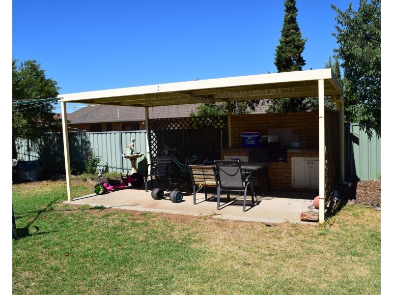 20 Middleton Street, Parkes NSW 2870
