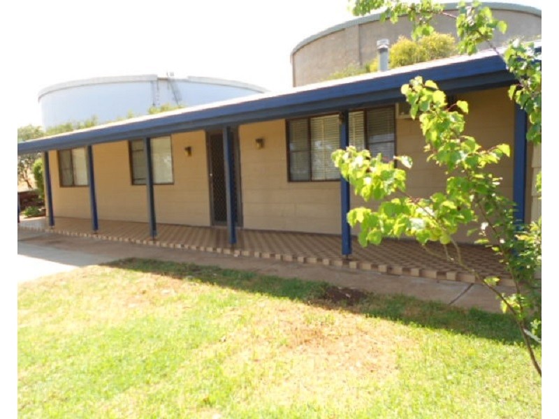 4 Ted Parker Circuit, Parkes NSW 2870