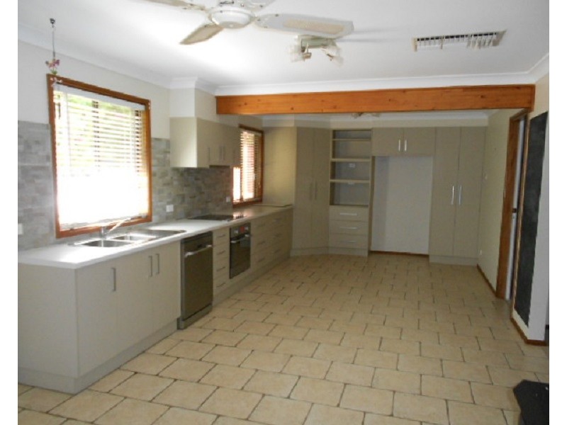 4 Ted Parker Circuit, Parkes NSW 2870