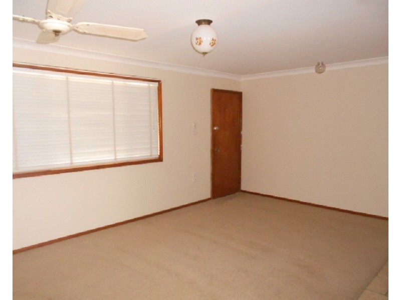 4 Ted Parker Circuit, Parkes NSW 2870