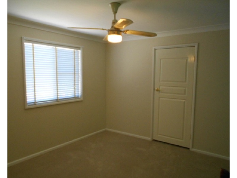 4 Ted Parker Circuit, Parkes NSW 2870