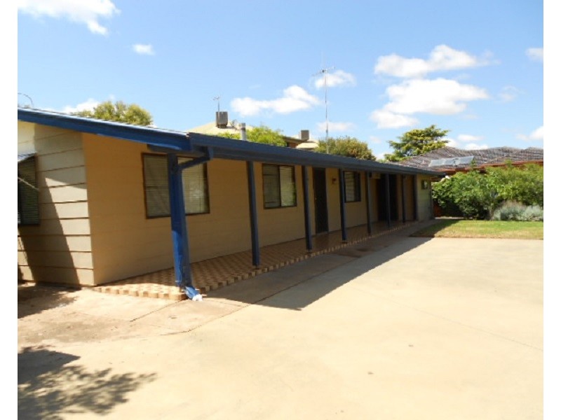 4 Ted Parker Circuit, Parkes NSW 2870