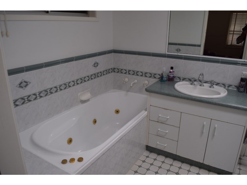 5 Lorking Street, Parkes NSW 2870