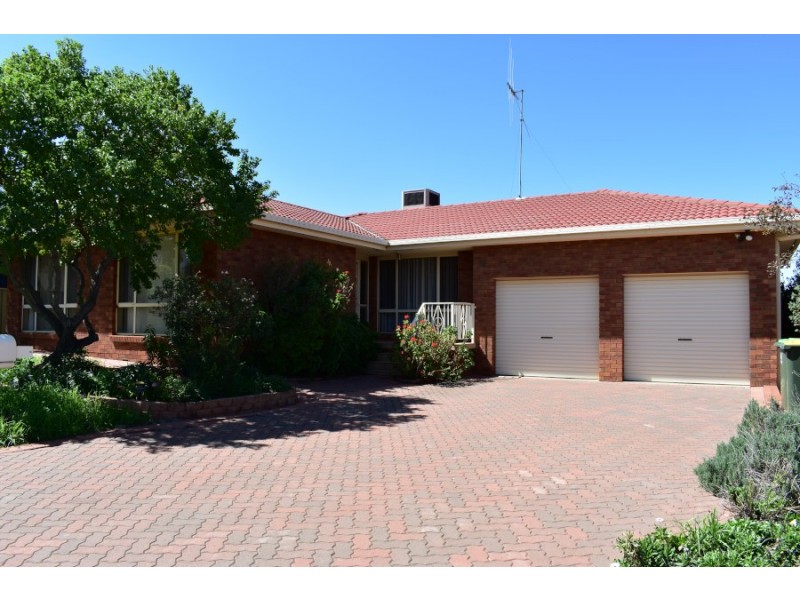 10 Highland Avenue, Parkes NSW 2870