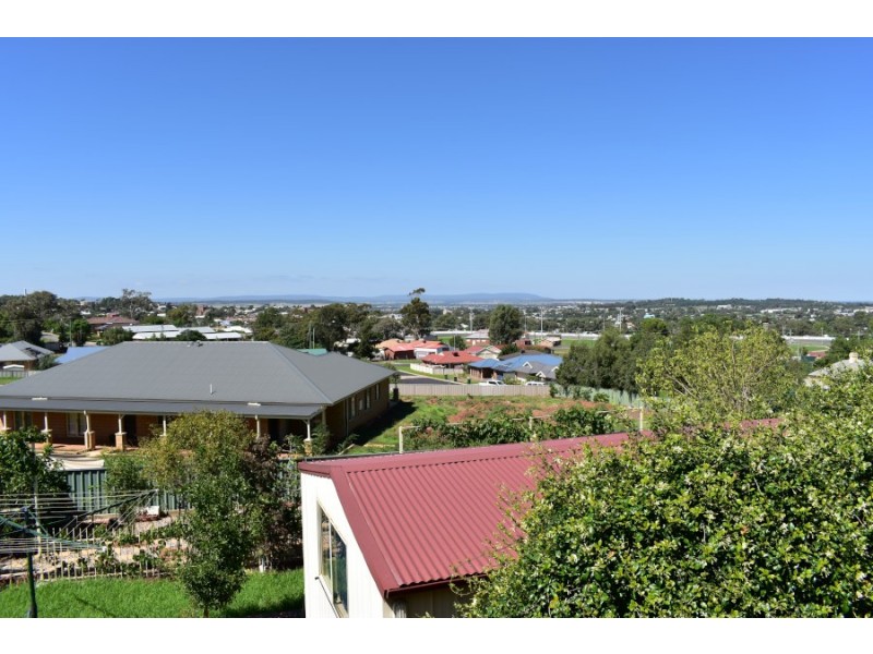 10 Highland Avenue, Parkes NSW 2870